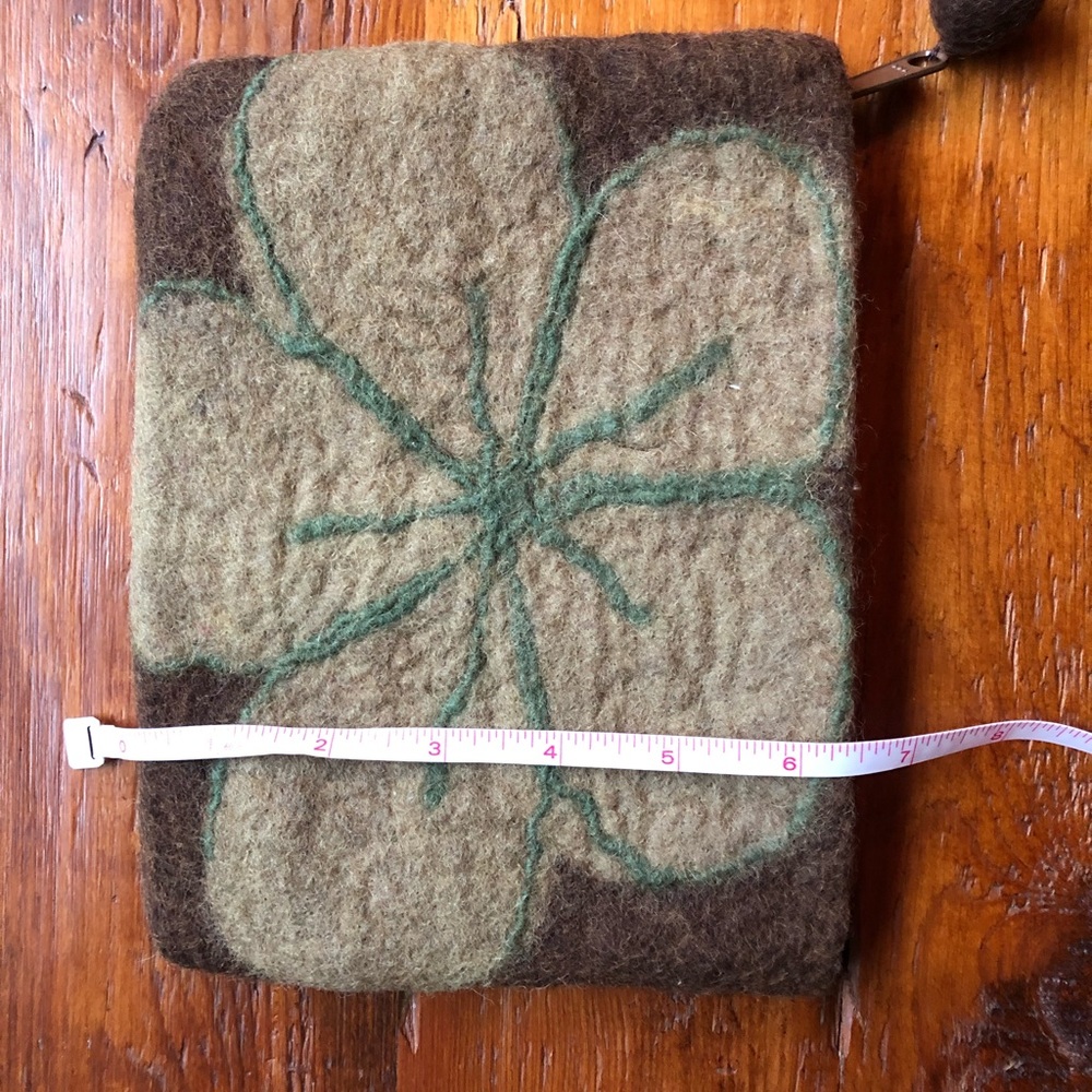 🍂 NWOT Handmade Brown/Flower Clutch Bag 100% Wool - Picture 6 of 7